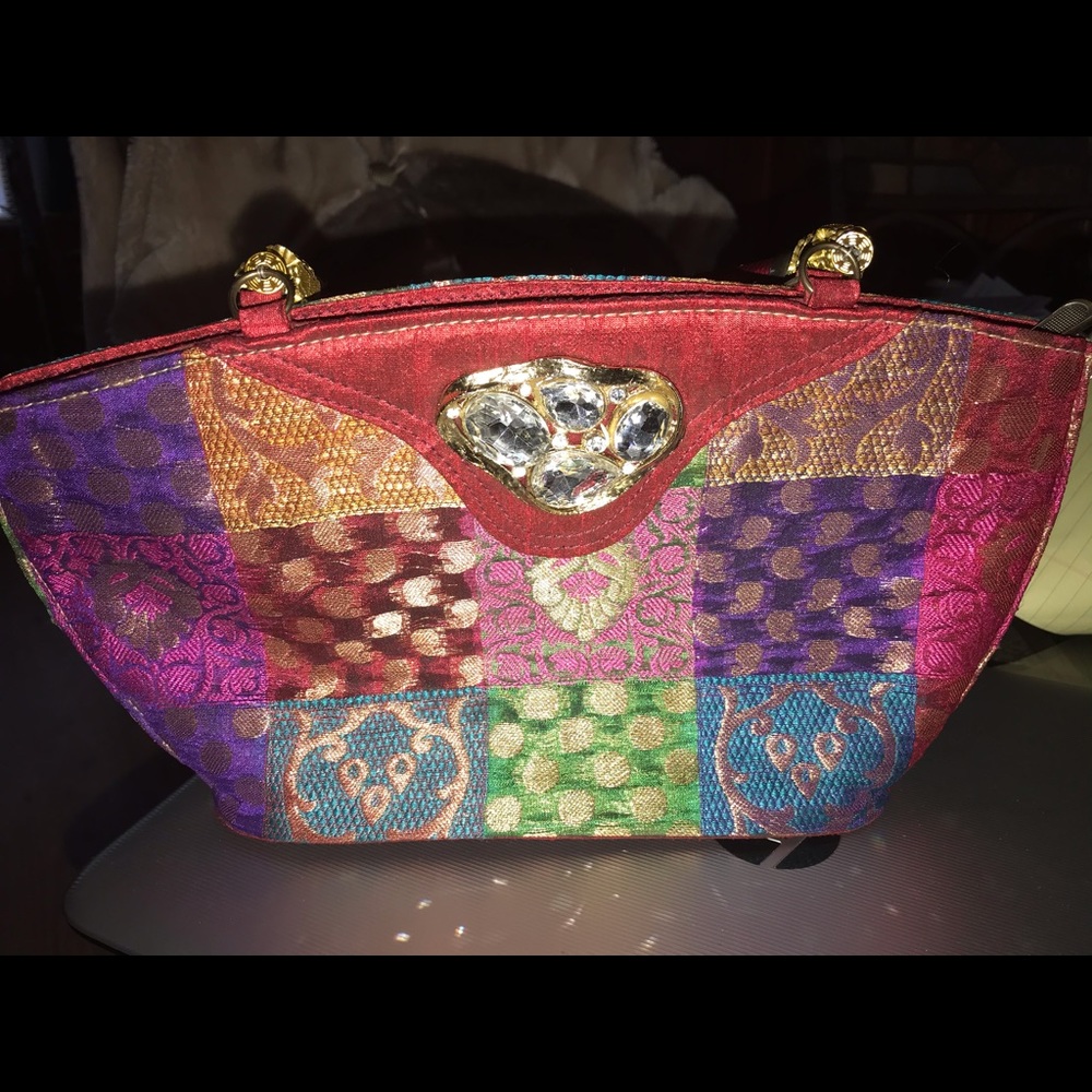 Vintage frame style purse